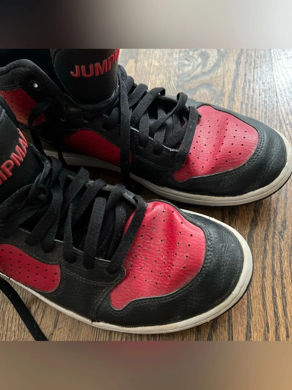 JUMPMAN JORDAN Athletic Shoes Black/Red Preowned Men’s Size 10.5